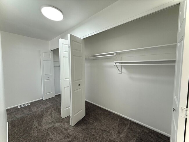Building Photo - 3 Bedroom Home in Holladay now available
