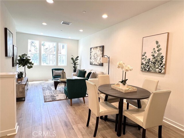 Building Photo - 45 Sanctuary Ln