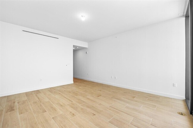 Building Photo - 900 N Ocean Blvd
