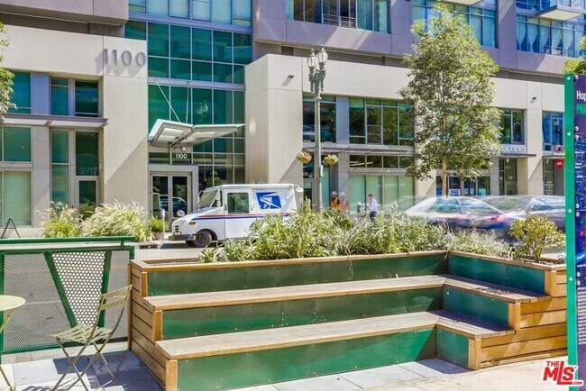 Building Photo - 1130 Flower St