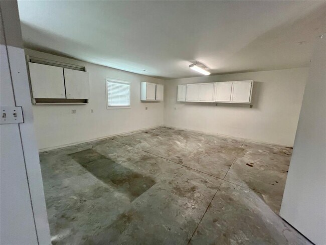 Building Photo - 17 N Linnwood Dr