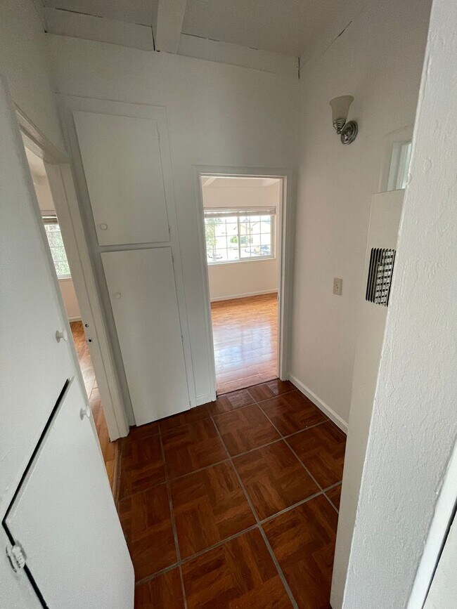 Building Photo - 841 Sharmon Palms Ln