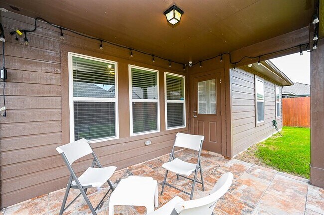 Building Photo - 15111 Longleaf Frst Dr
