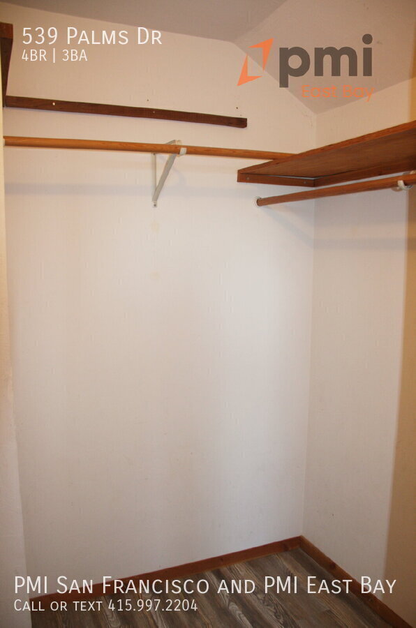 Building Photo - 539 Palms Dr