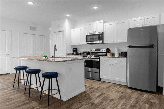 Building Photo - 97 N Goldwyn Ave