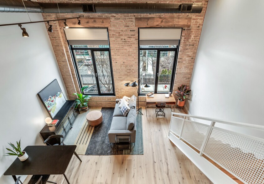 Building Photo - 729 N Sangamon St