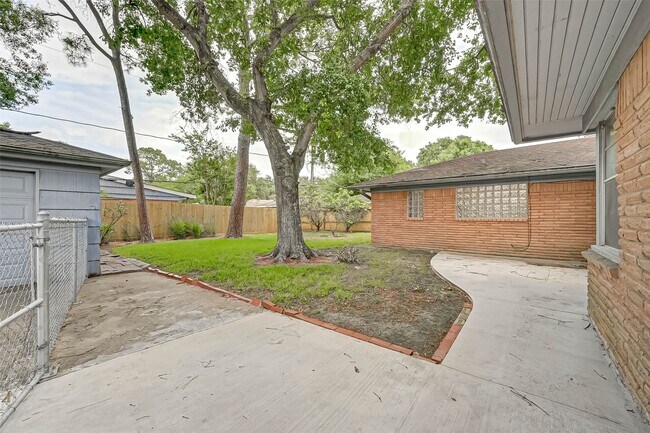 Building Photo - 5734 Spellman Rd