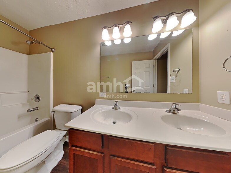 Building Photo - 1351 Blue Ridge Ln