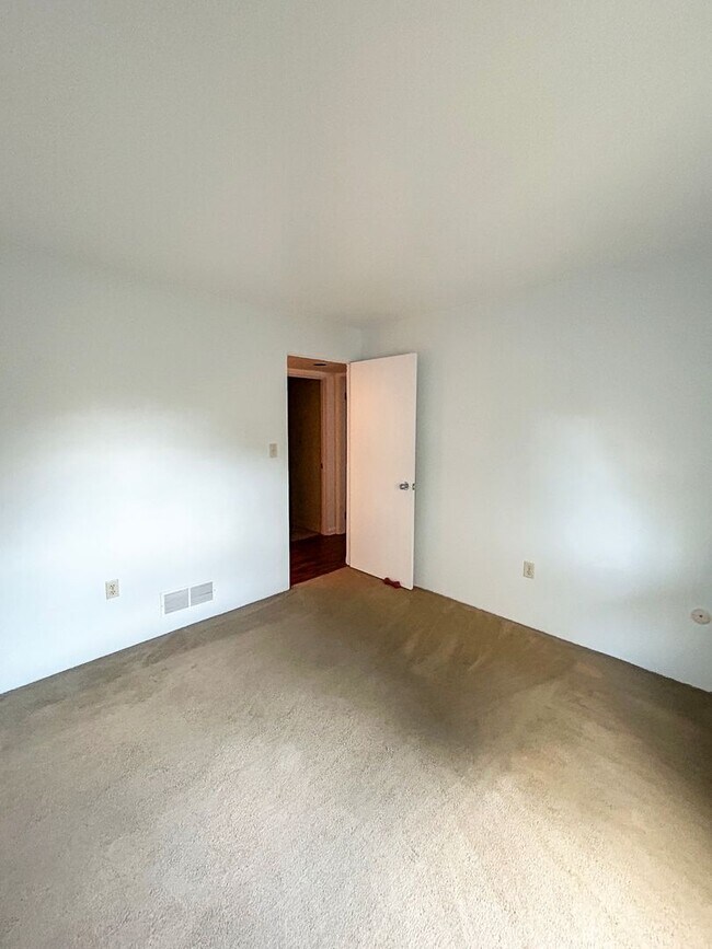 Building Photo - two bedroom two bath condo in Robinson Tow...