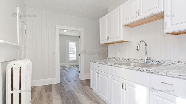 Building Photo - 220 S Main St