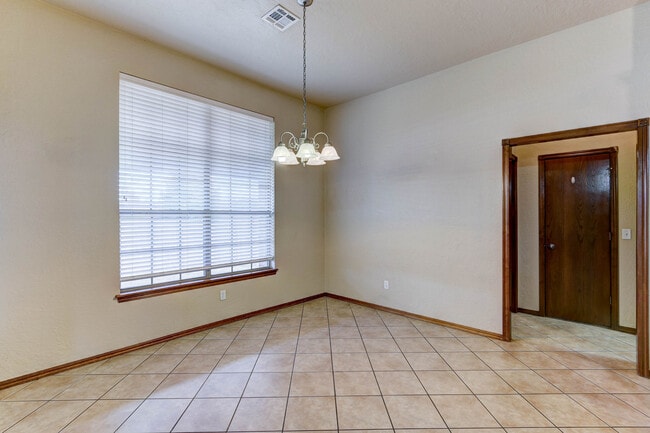 Building Photo - 500 Loyd Ln