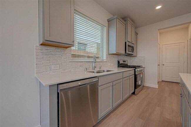Building Photo - 17110 Pentland Hls Wy