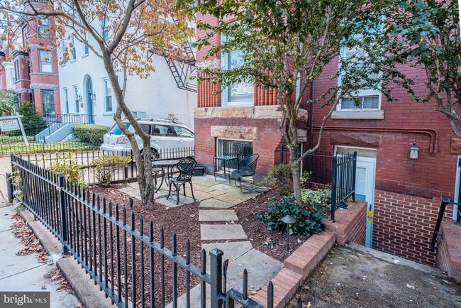 Building Photo - 1755 18th St NW