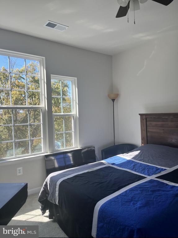 Building Photo - 7977 Independence Dr