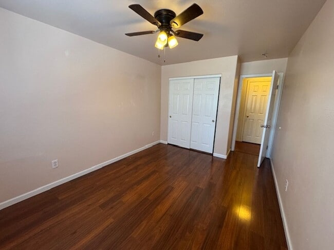 Building Photo - 3 Bedroom Townhouse Available Soon!