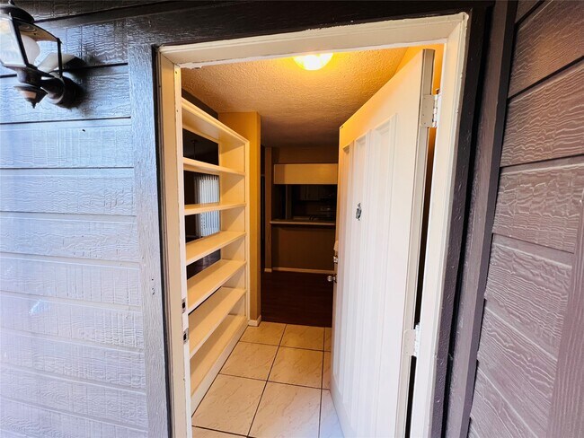 Building Photo - 12755 Mill Ridge Dr