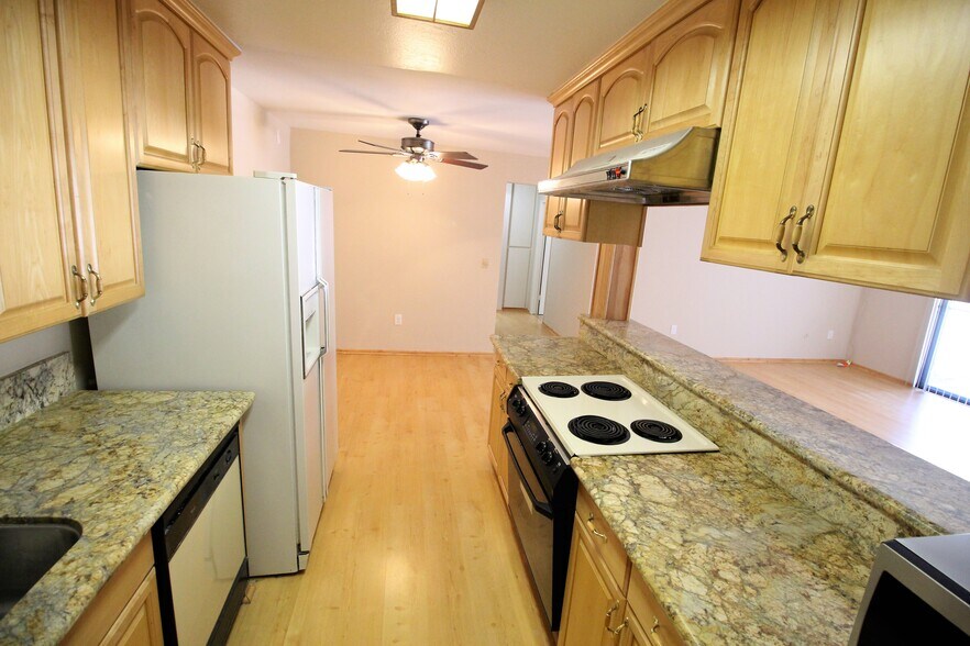 Building Photo - 6780 Friars Rd