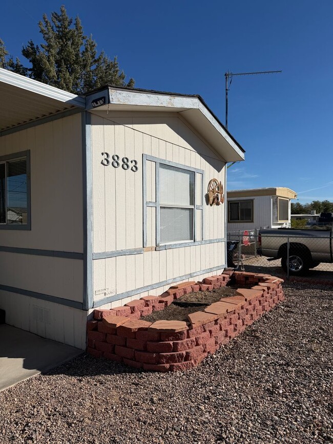 Building Photo - cute and cozy