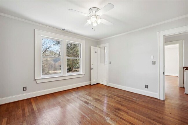 Building Photo - 1712 N Rock Springs Rd NE