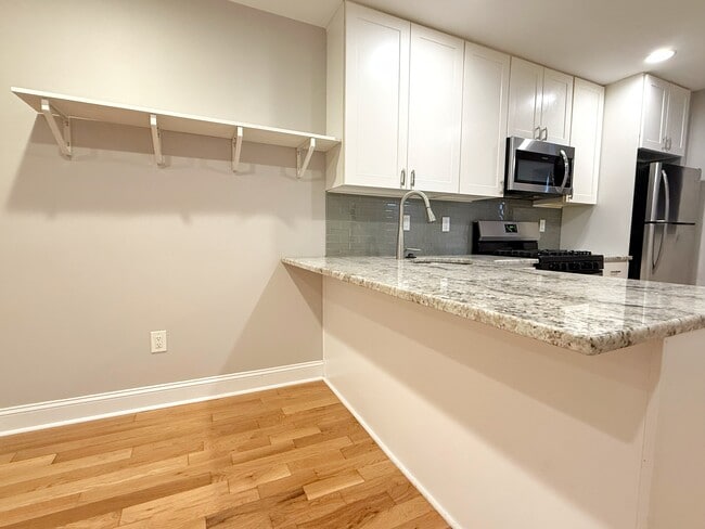 Building Photo - 2535 S Sartain St