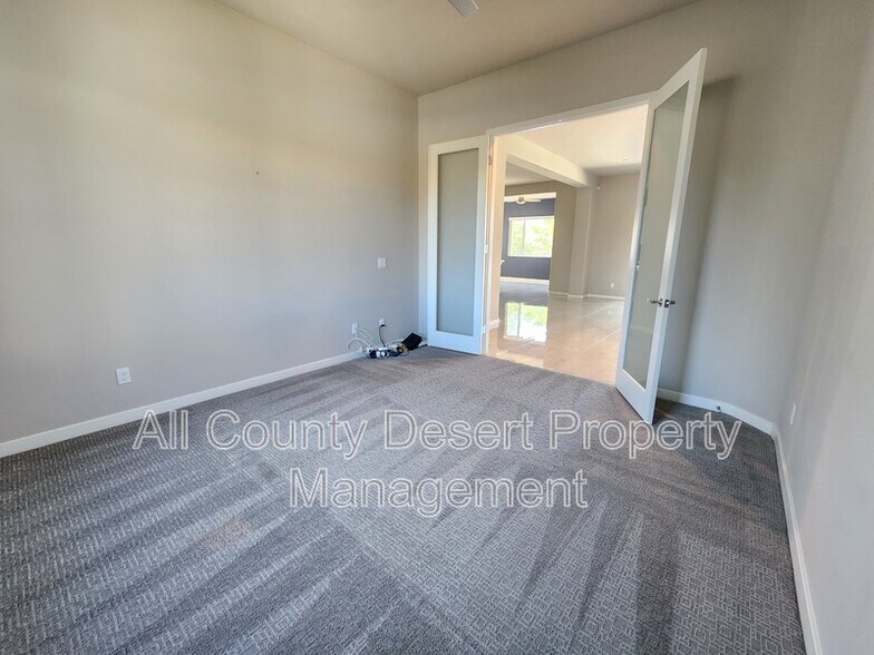 Building Photo - 78987 Yorkville Ln