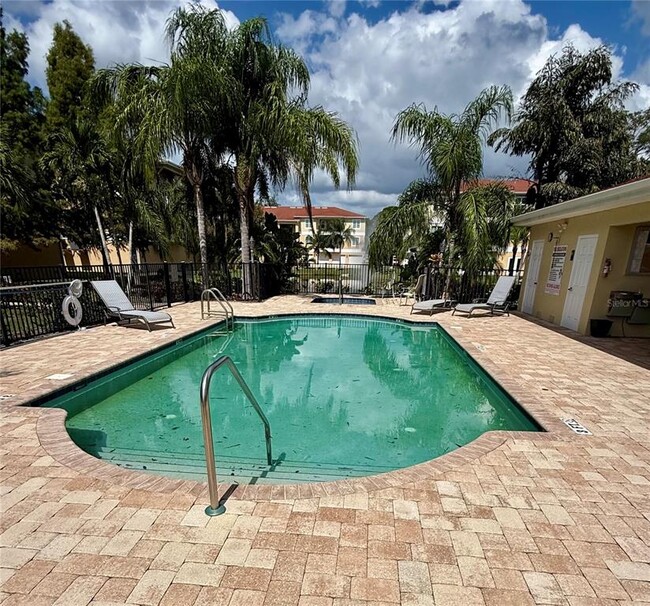 Building Photo - 5111 Royal Palms Wy