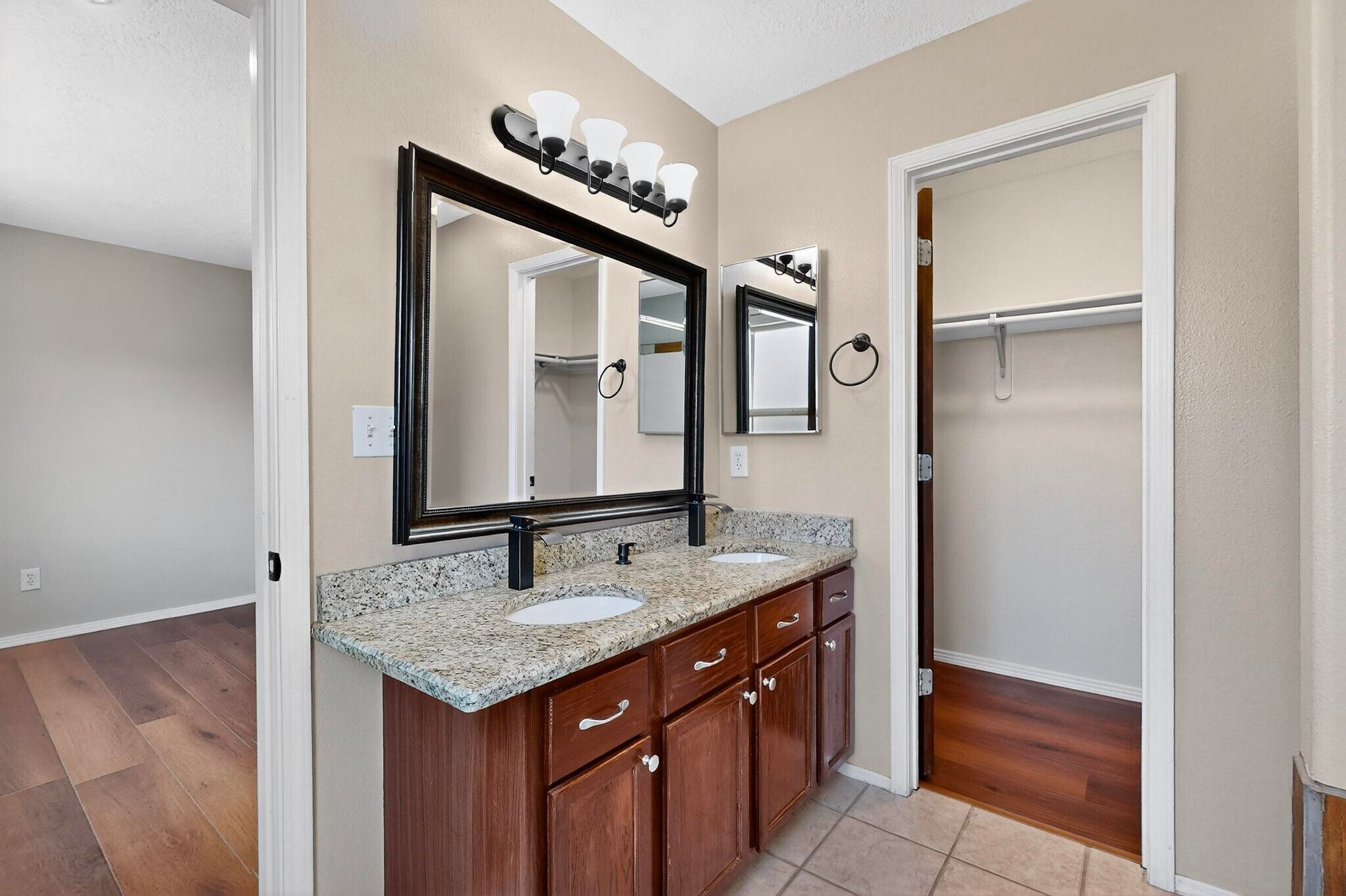Building Photo - 244 Glenridge Park Ln NE
