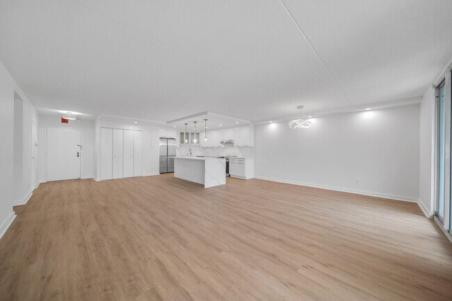 Building Photo - 1055 River Rd