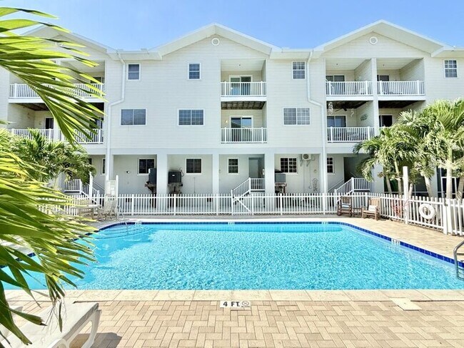 Building Photo - 15473 Gulf Blvd