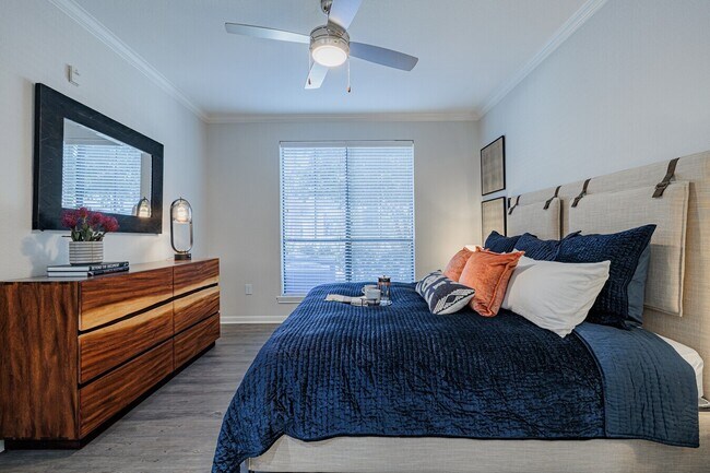 Building Photo - Bright, Open, & $500 Off