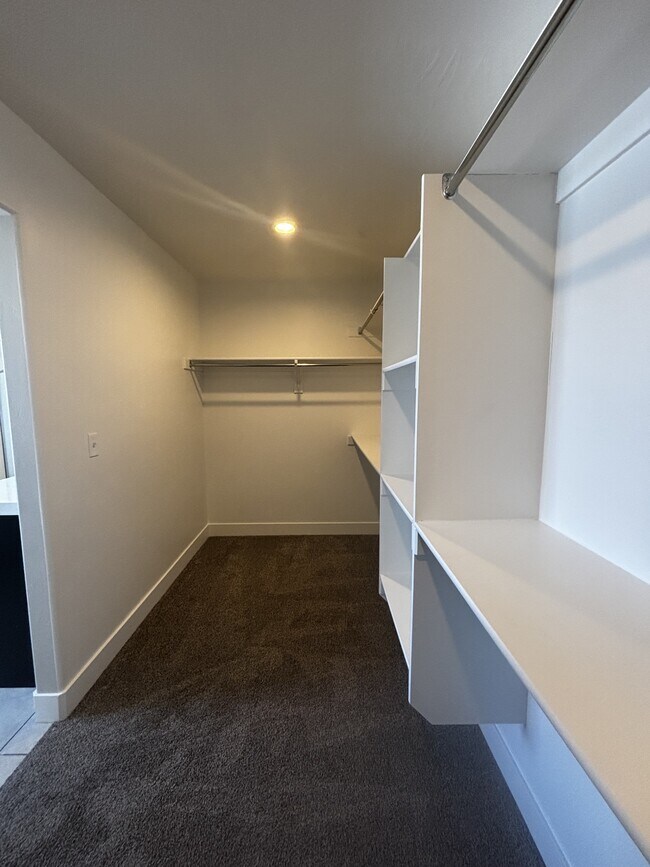 Building Photo - 1373 E Bell Buoy Way