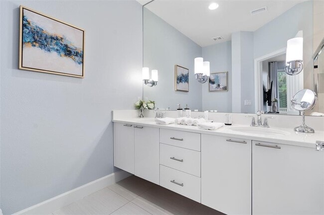 Building Photo - 1601 Tranquil Ave