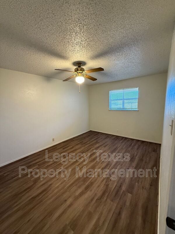 Building Photo - 1118 N Nolan River Rd