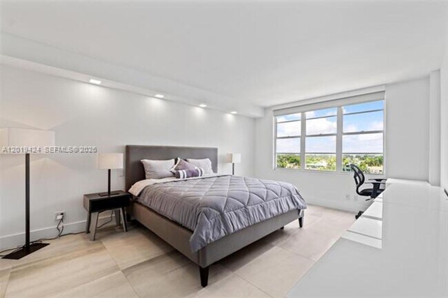 Building Photo - 5700 Collins Ave