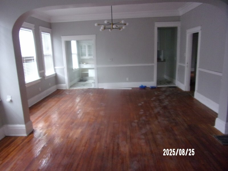 Building Photo - 1629 Netherwood Ave