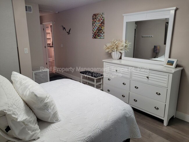 Building Photo - 823 Bahia Del Sol Dr