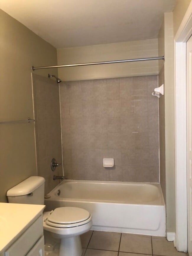 Building Photo - 04-106 Moore