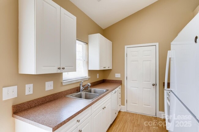 Building Photo - 122 Oak Haven Dr
