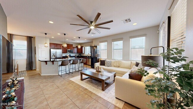 Building Photo - 3272 E Meadowview Dr