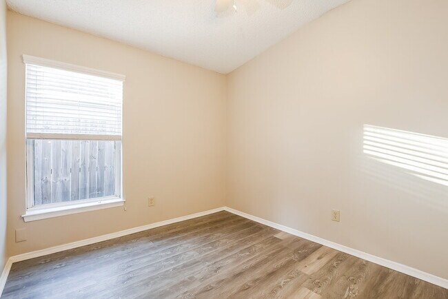 Building Photo - 336 Cello Cir