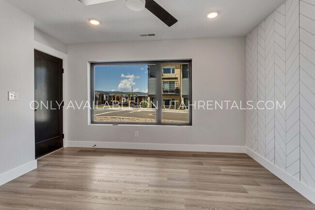 Building Photo - 1360 Gambel Oak Wy