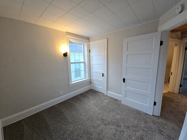 Building Photo - 310 N C St