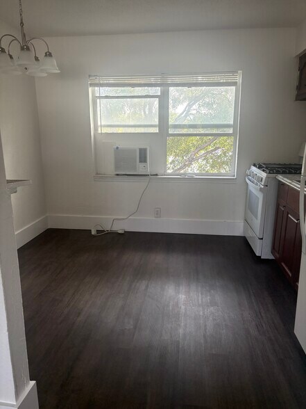 Building Photo - 535 7th St