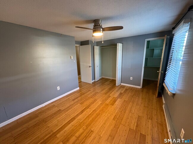 Building Photo - 13 Lakeside Dr