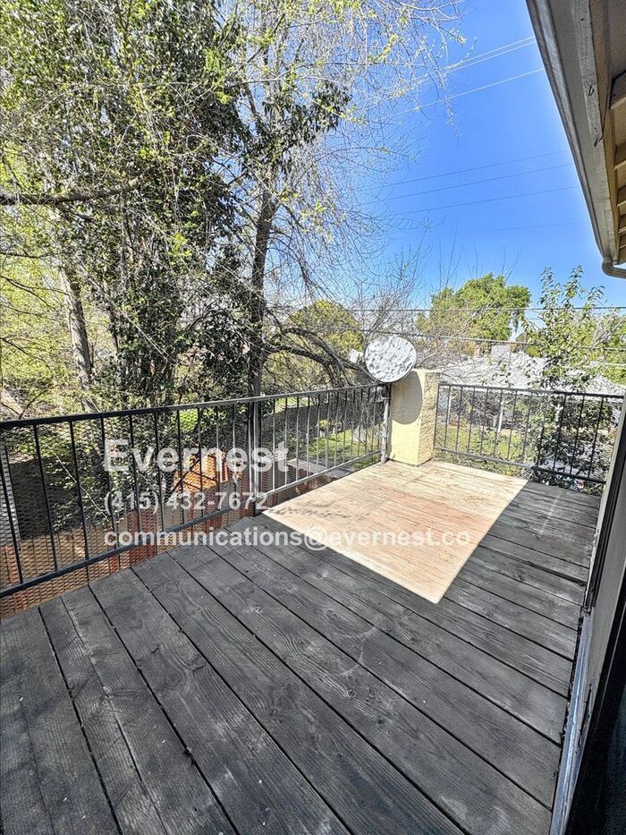 Building Photo - 1631 Porter Way
