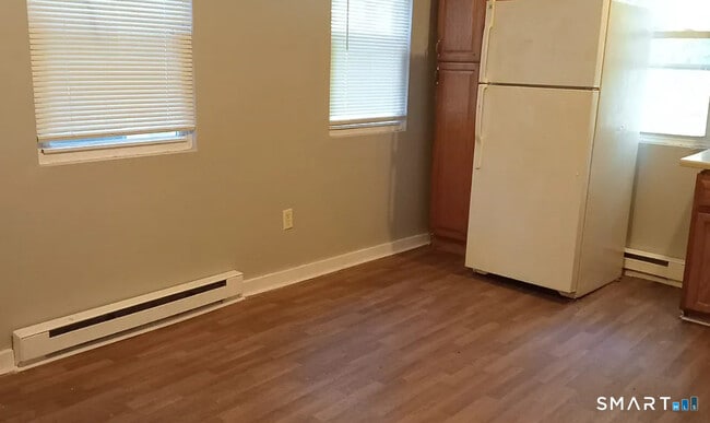 Building Photo - 88 Olive St