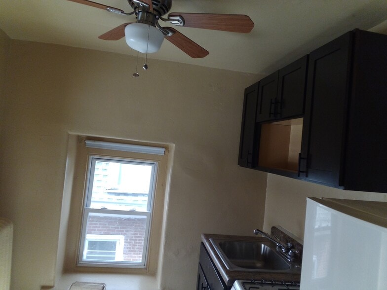 Building Photo - 1126 W Rockland St