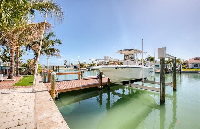 Building Photo - 551 Crystal Dr