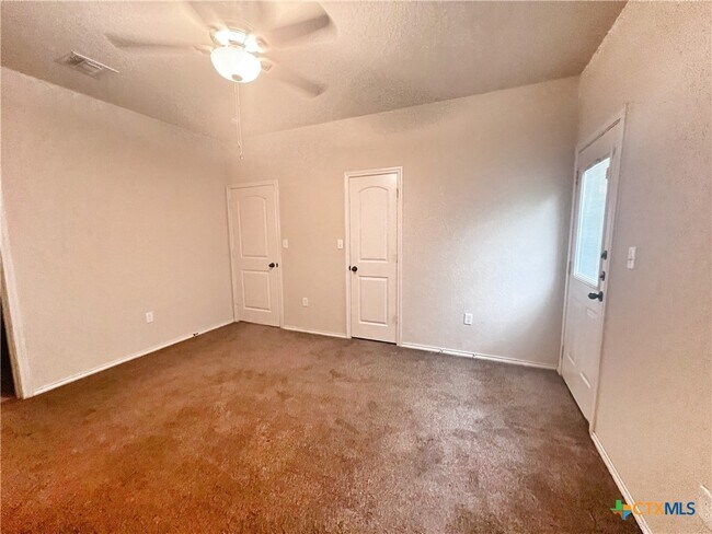 Building Photo - 569 Creekside Cir