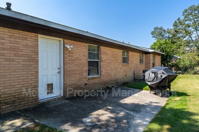 Building Photo - 3615 Goldfinch Dr